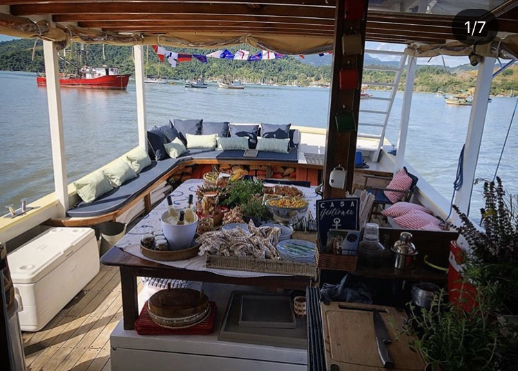 Interior do barco “Sem Pressa”, de Gisela Schmitt